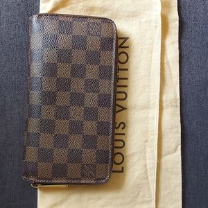 Authentic Louis Vuitton Damier Ebene Zippy Wallet